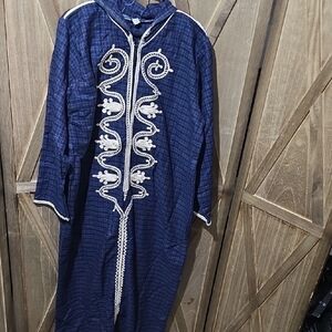 NWOT Mens Middle Eastern Navy Blue Creme Embroidery Hooded Tassel Throbe Size M